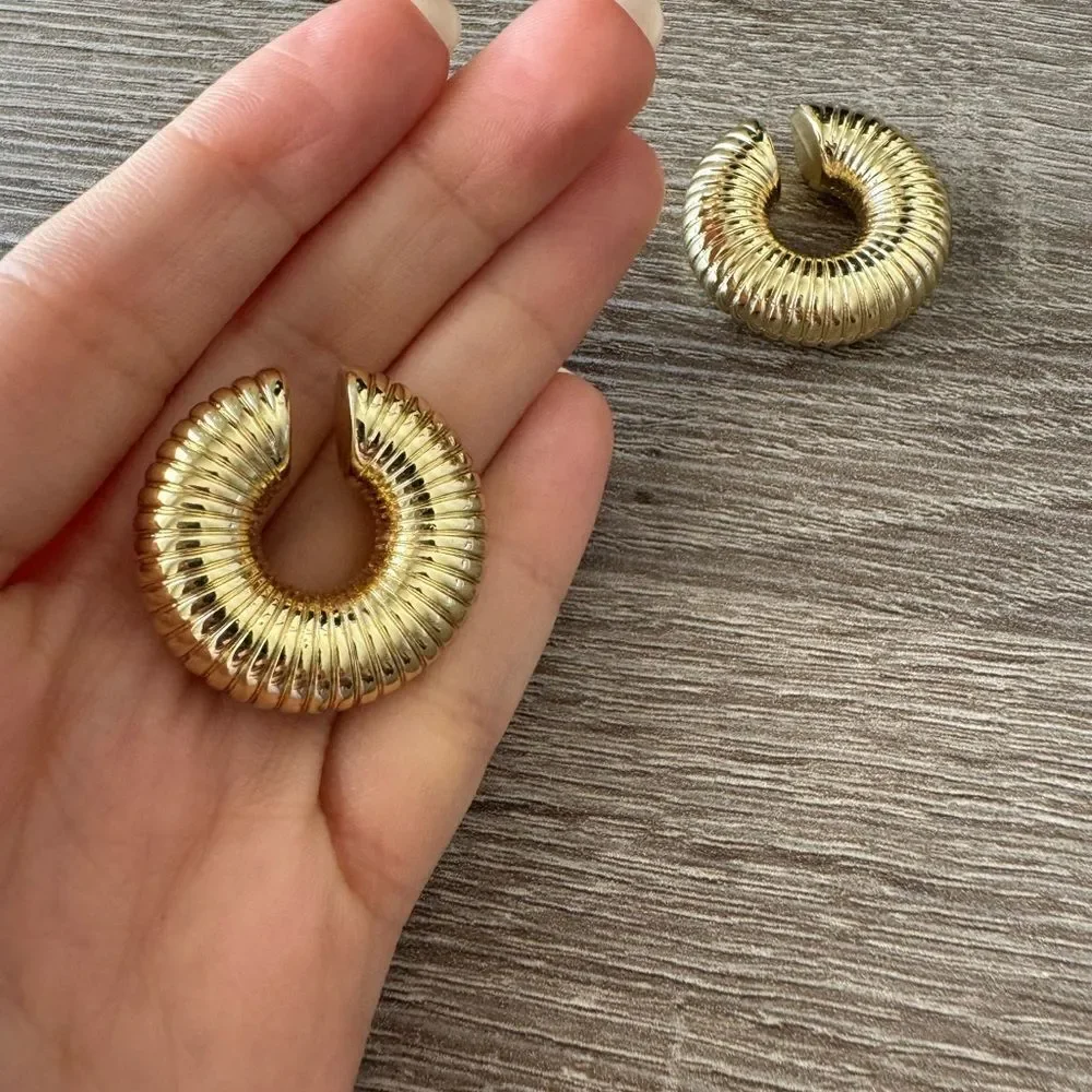 C shape cuff N821